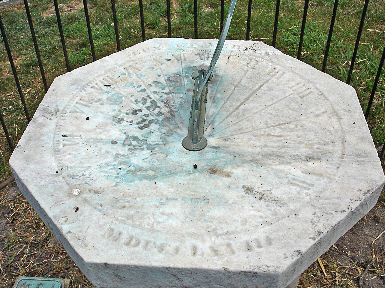 Fountain Sundial – Tennessee Specialties Company